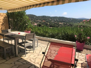 Holiday home with private terrace and sea view, La Croix-Valmer